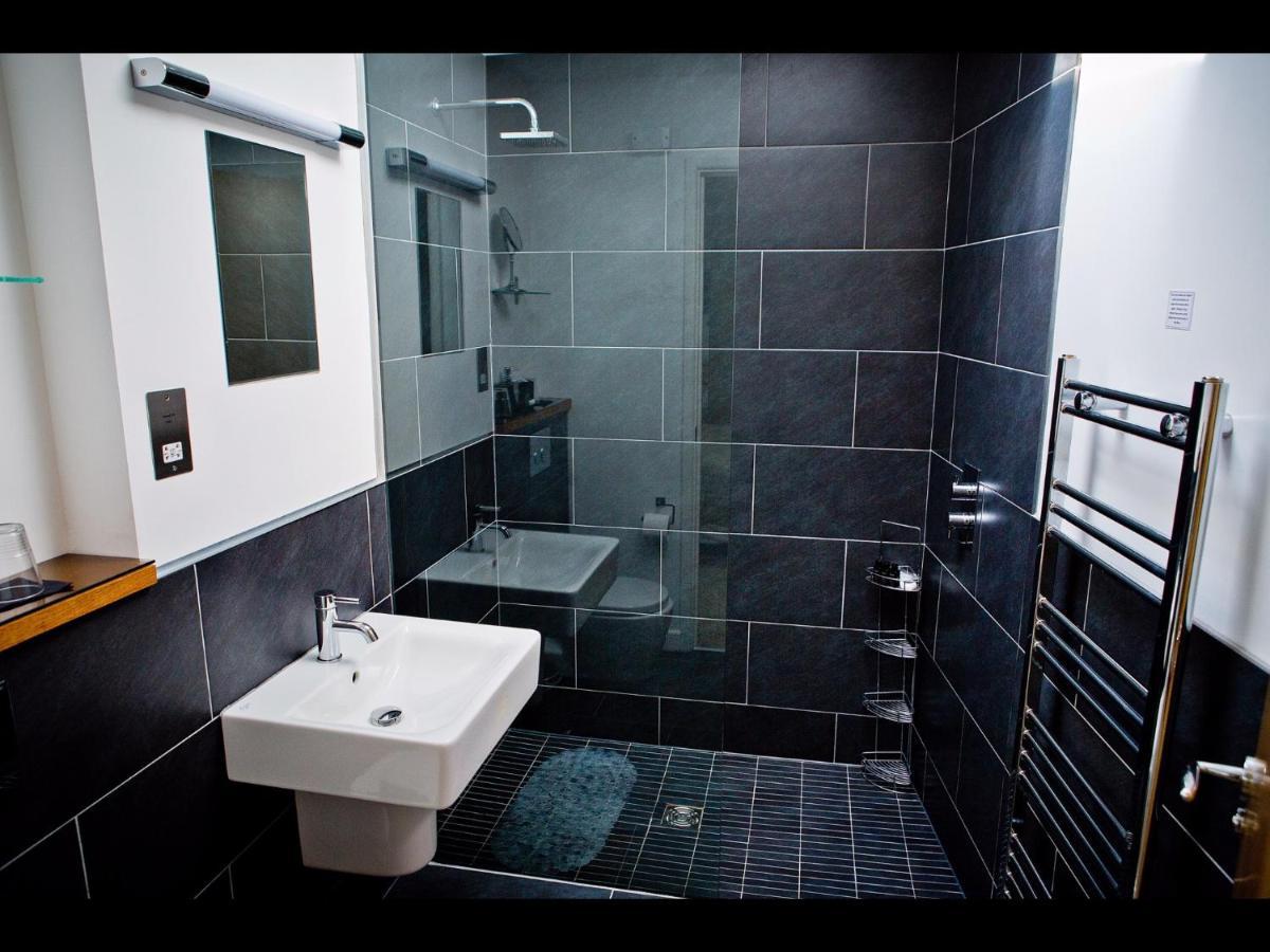 Hotel The Cedars Bathford Esterno foto